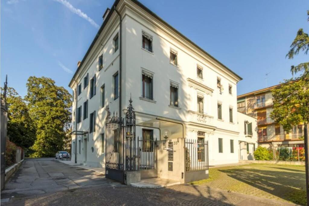 Dadahome Elegante Appartamento Vicino Al Centro Trévise Extérieur photo